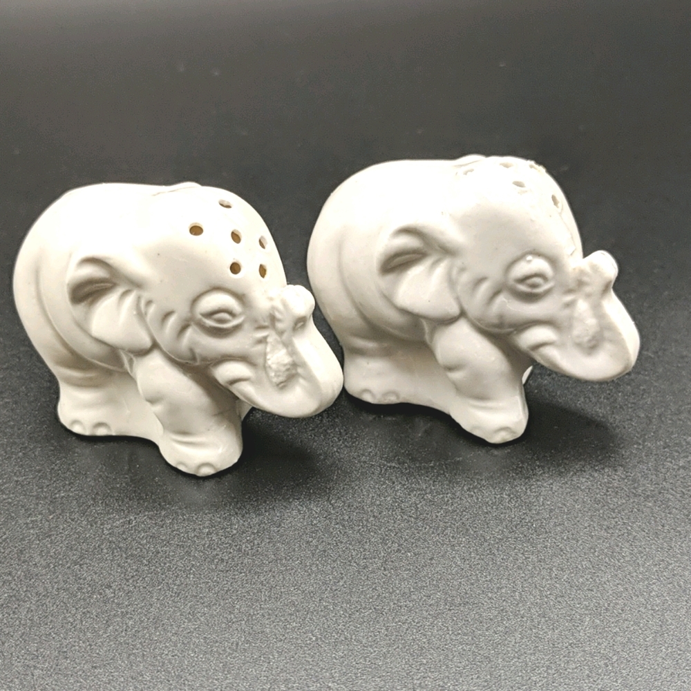 Vtg Ceramic White Elephants S & P Shakers, Japan